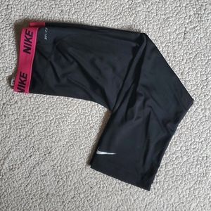 Nike capri leggings black and pink